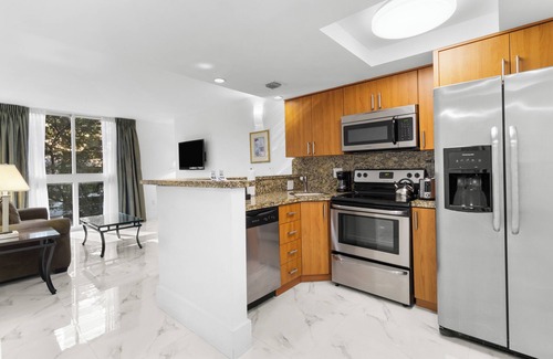Coconut Grove Hotel | Premier Location! Suite w/Full Kitchen, Parking! Close to Downtown Miami!