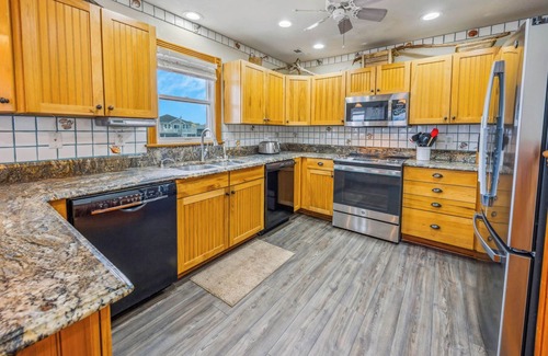 Waves House | Premier Oceanfront Dog Friendly w/Pool, Hot Tub, Elevator, Theater, Tiki Bar