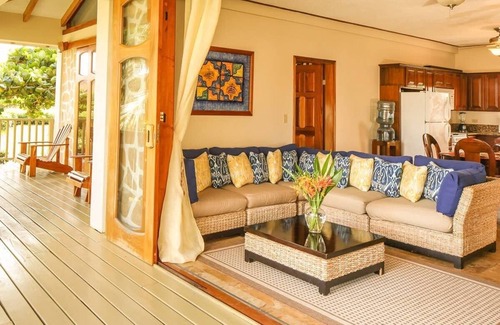 Hopkins Apartment | Premium 3 Bedroom beachfront villa with unrestricted Seaviews