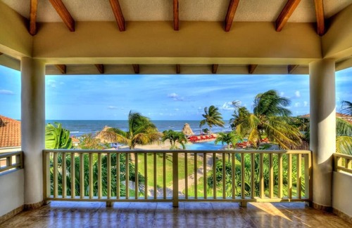 Hopkins Apartment | Premium 3 Bedroom beachfront villa with unrestricted Seaviews