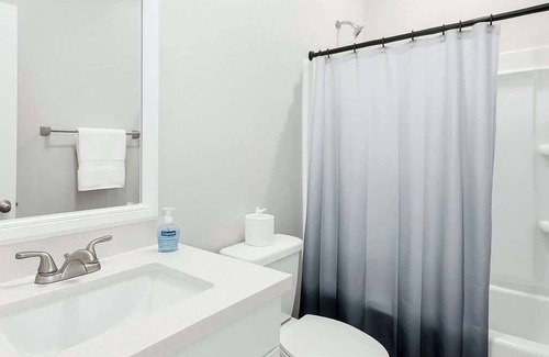 Glendale Apartment | Premium 3Bed | 2BR | 2Bath | 70" Smart TV | 2Bath