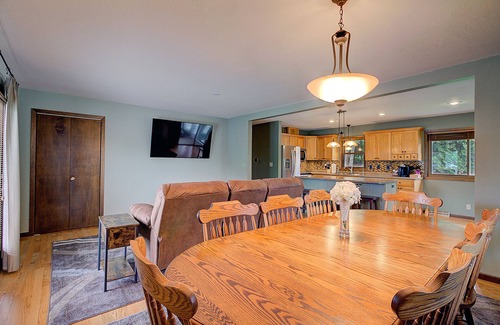 La Crosse House | Premium 3BR 3BA with Hot Tub & Pool, near all of LaCrosse's Top Rated Activities