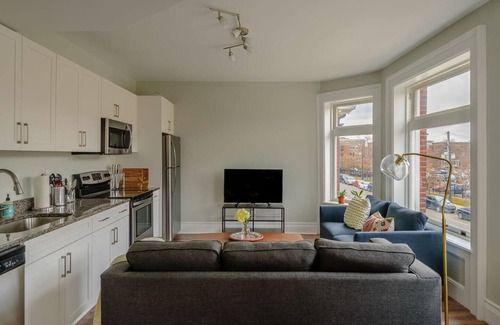 Midtown Apartment | Premium Bi-level Apartment in Heart of Midtown!