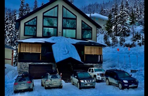 Hemlock Valley Ski Chalet | Premium Chalet w/Hot Tub, Steam Shower, GENERATOR, 6BR 4BA Ski in Ski out