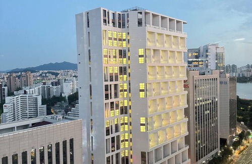 Dohwa-dong Apartment | Premium Duplex – Han River View, Fully Furnished, Pool & Gym 1 Min Mapo Station