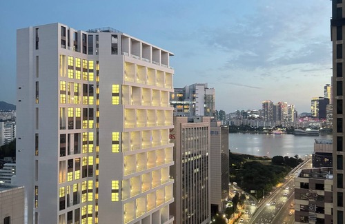 Dohwa-dong Apartment | Premium Duplex – Han River View, Fully Furnished, Pool & Gym 1 Min Mapo Station