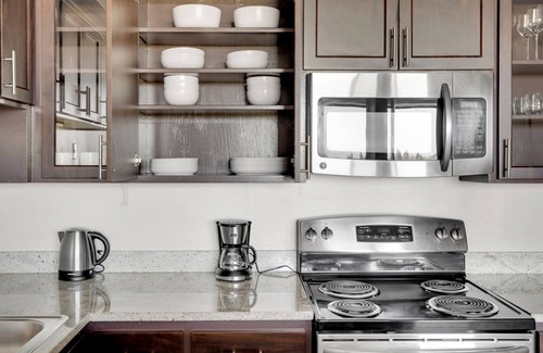 University South Apartment | Premium Palo Alto 1BR w/Pool & Gym, near FB & Google, by Blueground