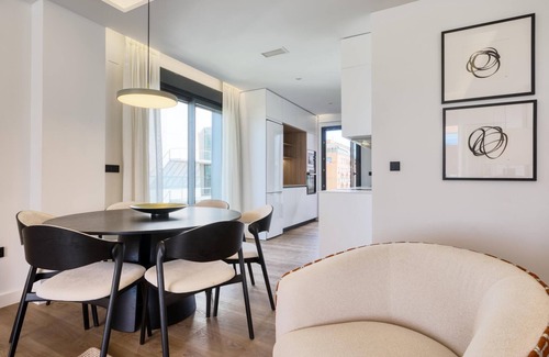 La Buhaira Apartment | Premium Penthouse 3BR, 4BA, Terrace, Parking & Views