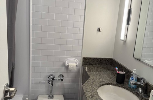 Milton Park Apartment | Premium Studio Sublet – Downtown Montreal (Campus1 MTL) | May – August 2025