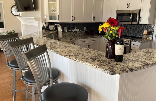 Cornelius Condo | Premium Top Floor, End Unit with Beautiful Waterfront Views of Lake Norman