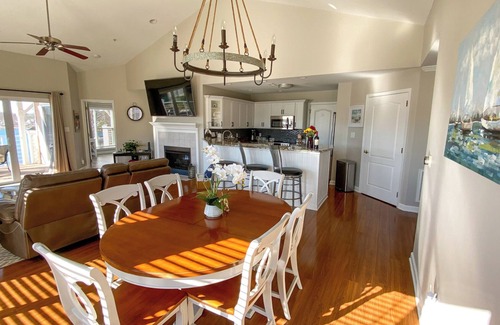 Cornelius Condo | Premium Top Floor, End Unit with Beautiful Waterfront Views of Lake Norman