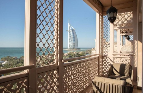 Al Sufouh 1 House | Presidential Suite Near Souk Madinat Jumeirah By Luxury Bookings