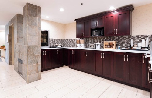 Kamloops Hotel | Prestige Aberdeen Lodge Kamloops