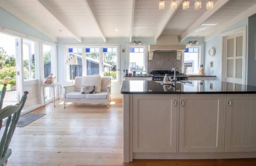 Brixton House | Prestigious Homestead in Scenic Rural Setting