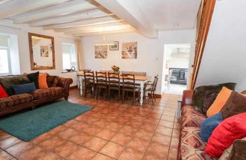 Llangelynin House | Preswylfa