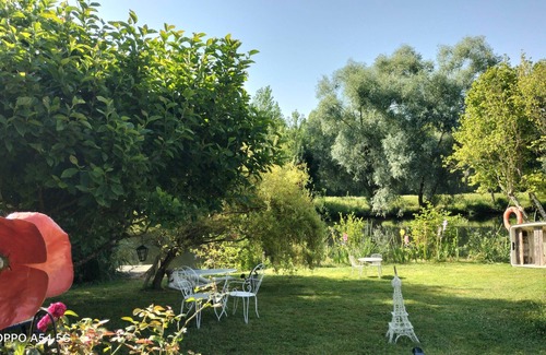 Cloyes-les-Trois-Rivieres Ski Chalet | Pretty cottage on the Loir riverfront nestled in a green setting, not overlooked