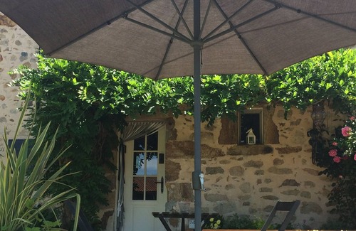 Le Lindois House | Pretty characterful cottage with large garden in the heart of the countryside.