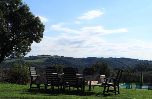Pampelonne Cottage | Pretty family gite with shared pool