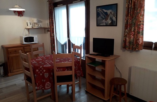 Les Contamines-Montjoie Apartment | Pretty T2 * Pied pistes, bus, free shuttle, wifi. 4 pers max. Pets not allowed