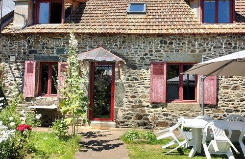 Plourhan House | Pretty longère with enclosed garden, 3 *. Ajoncs d'Or beaches and golf nearby.