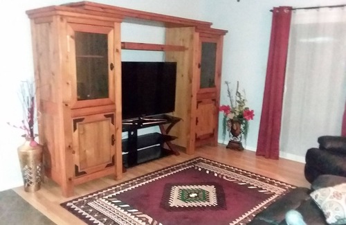 Glendale Condo | Pretty plush and comfortable condo convenient to many amenities and activities