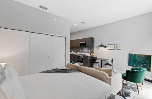 Flagler Village Apartment | Pretty Rola 302 Cozy Condo with King Bed Great Location