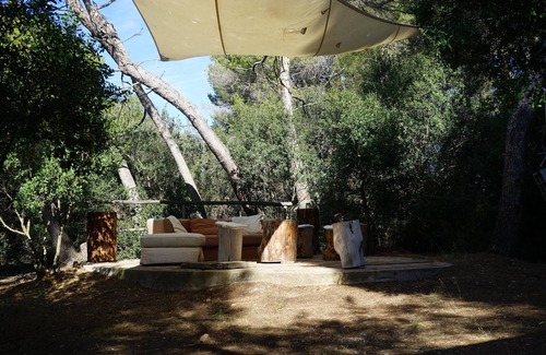 Marseillan House | Pretty rustic farmhouse on the edge of the pond of Thau