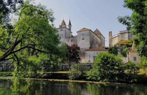 Leguillac-de-Cercles Cottage | Pretty Stone Cottage with pool in Perigord Vert near Brantôme
