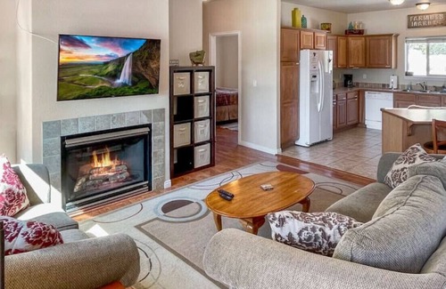 Donnelly Cabin | .Price Street Retrea · Spacious, Family and Pet friendly, WiFi, Fire Pit,
