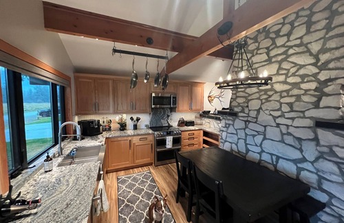 Coolin House | Priest Lake Waterfront bungalow with 75' private beach and dock