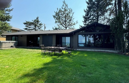 Coolin House | Priest Lake Waterfront bungalow with 75' private beach and dock