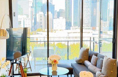 South Brisbane Apartment | Prime 2BR Location Pool Parking BCT 1004