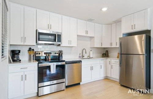 Chestnut Apartment | Prime ATX Location Steps to Coffee, Eats and More