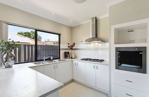 Victoria Park House | Prime Central Location