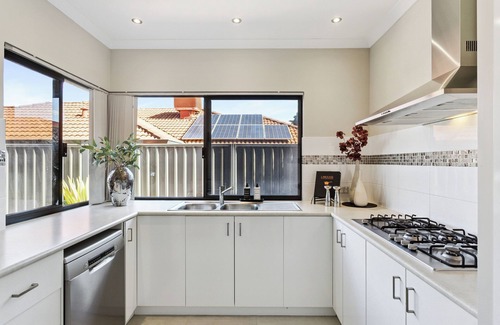 Victoria Park House | Prime Central Location