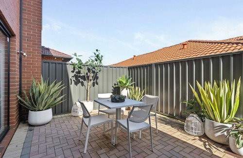 Victoria Park House | Prime Central Location