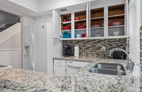 Southwest Carrollton House | Prime Location 4 SMART TVS4 BEDS Pet Friendly