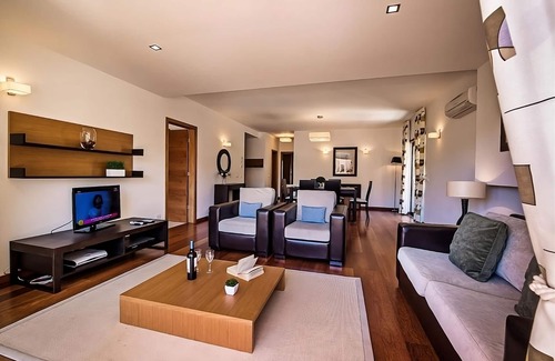 Praia da Luz Hotel | Prime Location! Fully-equipped Kitchen, Outdoor Swimming Pool, Near Luz Beach