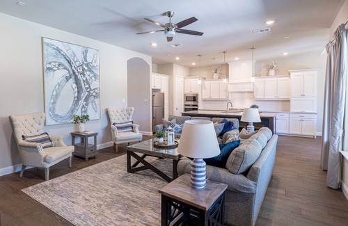 Arlington House | Prime Location Game Room Hot Tub Putting Green 4 Full Baths Walk to Stadiums