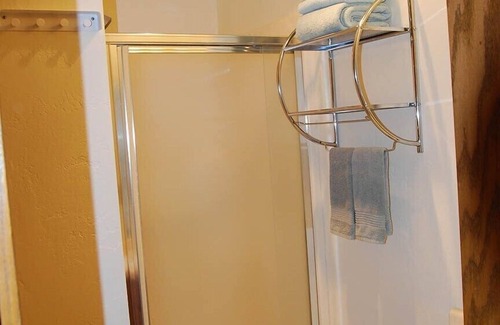 Fish Creek Cottage | Prime Location & Highly Rated Dog Friendly Cottage with 'Perks'