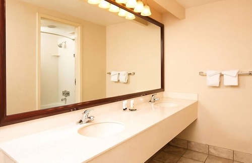 St. George Hotel | Prime Location! Onsite Pool, Free Parking, Breakfast, Pets Allowed!