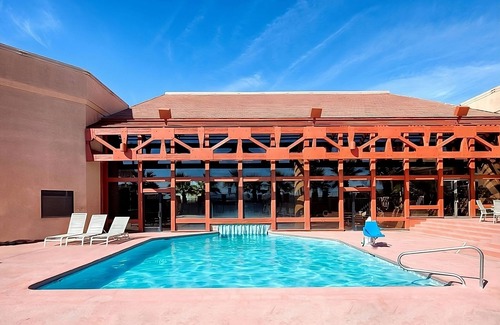 St. George Hotel | Prime Location! Onsite Pool, Free Parking, Breakfast, Pets Allowed!