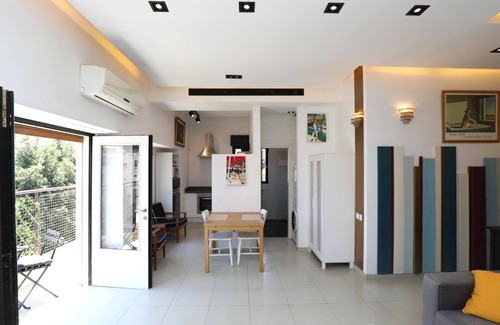 Tel Aviv Apartment | Prime location & Spacious 1 BR home in Tel Aviv Beach area