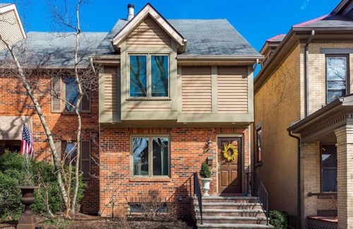 Victorian Village House | PRIME Location with Hot Tub, Pool Table and Sauna