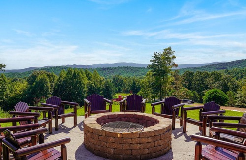 Dobson Cabin | Prime Mountaintop Luxury Lodge, Spacious Outdoor Living. Amazing Views Sleeps 20
