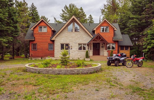 Bracebridge Ski Chalet | Prime Muskoka location, Luxury cottage for rent