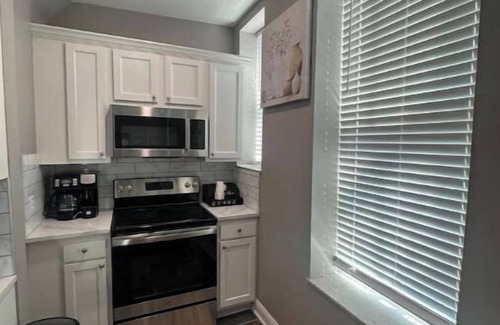 Over-the-Rhine Apartment | Prime OTR+Queen Bed+Parking Unit 1