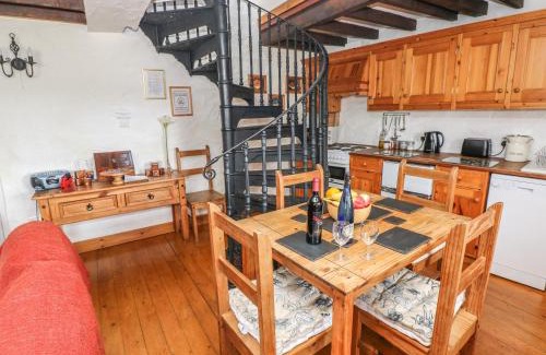 Milford Haven House | Primose Cottage