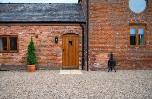 Wollerton Apartment | Primrose Barn : Hot Tub, Games Room, Pet Friendly