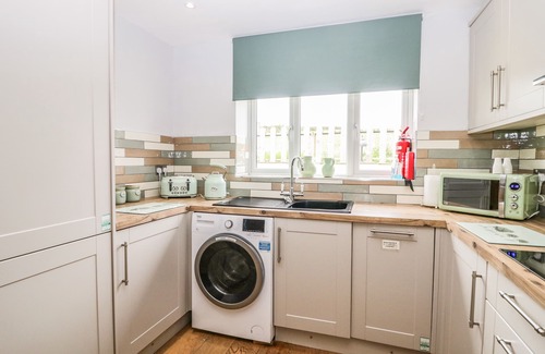 Newton in Furness Cottage | PRIMROSE COTTAGE, family friendly, with hot tub in Aldingham